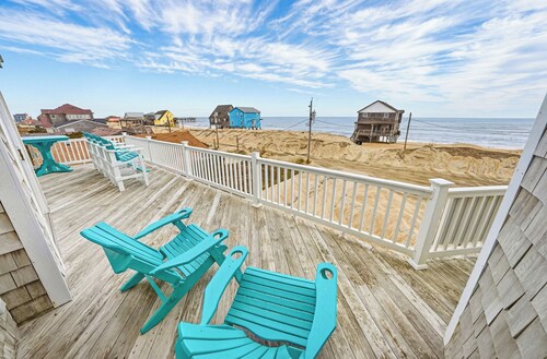 Sprawling 3 Story BeachFront Home Pool, Game Room,Hot Tub,Sleeps 16. 3200+ sq ft