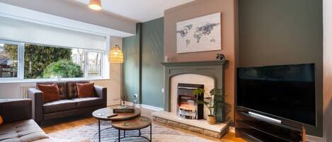 Apartment, 2 Bedrooms, Smoking | Living room