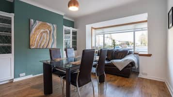 Apartment, 2 Bedrooms, Smoking | Dining room