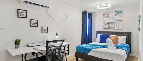 Silitysrauta/-lauta, Wi-Fi, vuodevaatteet