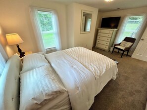 Iron/ironing board, WiFi, bed sheets - Hot Tub, Private Creek, Trout Fishing, Sauna, & Mountain View (Star Tannery)