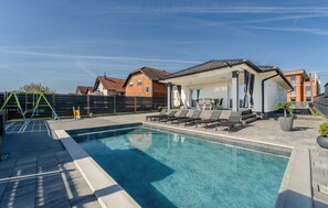 A heated pool - Beautiful home in Zagreb (Zagreb)