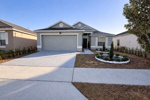 Exterior - Enchanted Escape 3BR Near Disney with Private Pool (Davenport)