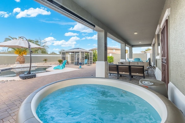 Terrace/patio - New Listing - Single Story w/Pool & Hot Tub - Glendale - State Farm - West Gate (Glendale)