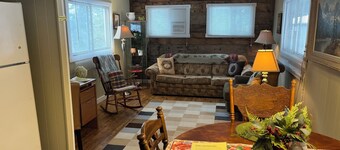 Mountain Cabin at the foot of Mount Seven, private drive, private entrance