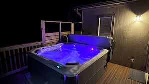 Outdoor spa tub - Summer Sale! • Big Antler Lodge • Private Hot Tub • 2 Pools • Boat Parking (Hollister)