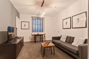 Living area - Cosy 1-bedroom apartment in Newport perfect for relaxing stays (Newport)