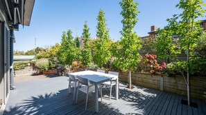 Outdoor dining - Blue Horizons at Ocean Grove (Ocean Grove)