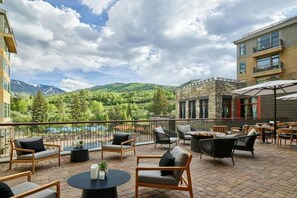Outdoor dining - Westin Riverfront AVON/Beavercreek Spring Break March 14-21 Ski in/Ski Out (Avon)