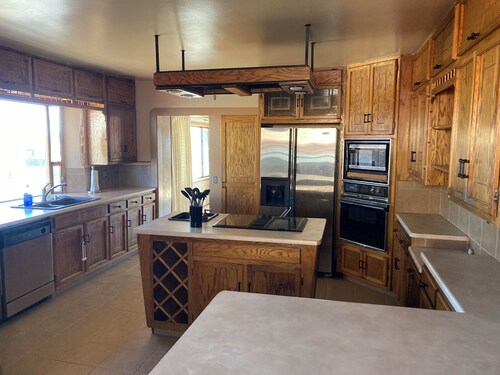 Serene 4-bedroom house in Alamosa perfect for your getaway
