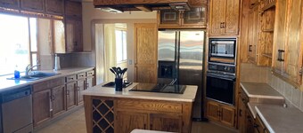 Serene 4-bedroom house in Alamosa perfect for your getaway