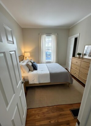 Iron/ironing board, WiFi, bed sheets - Cozy furnished 2 bedroom,  1 bath apartment + Office Space. (Syracuse)