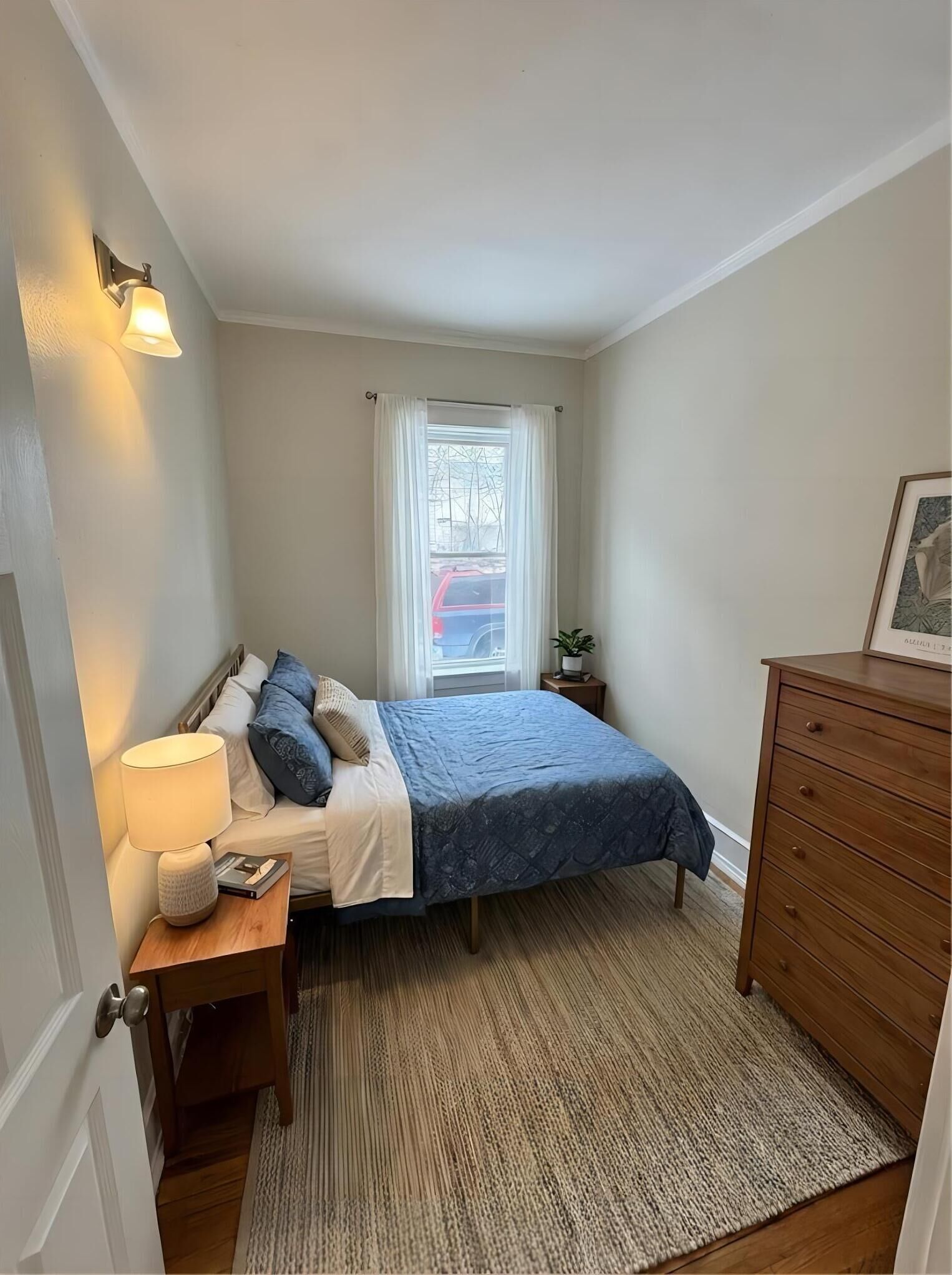 Silitysrauta/-lauta, Wi-Fi, vuodevaatteet