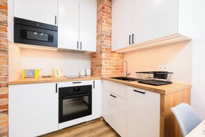 Microwave, oven, stovetop, dishwasher - Spychalskiego Studio - Parking, Balcony, A/C - by Rentujemy (Poznań)