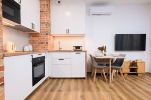 Microwave, oven, stovetop, dishwasher - Spychalskiego Studio - Parking, Balcony, A/C - by Rentujemy (Poznań)