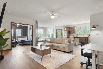Luxe King 3BR Suite in North Raleigh