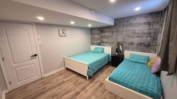 1 slaapkamer, een strijkplank/strijkijzer, wifi, beddengoed