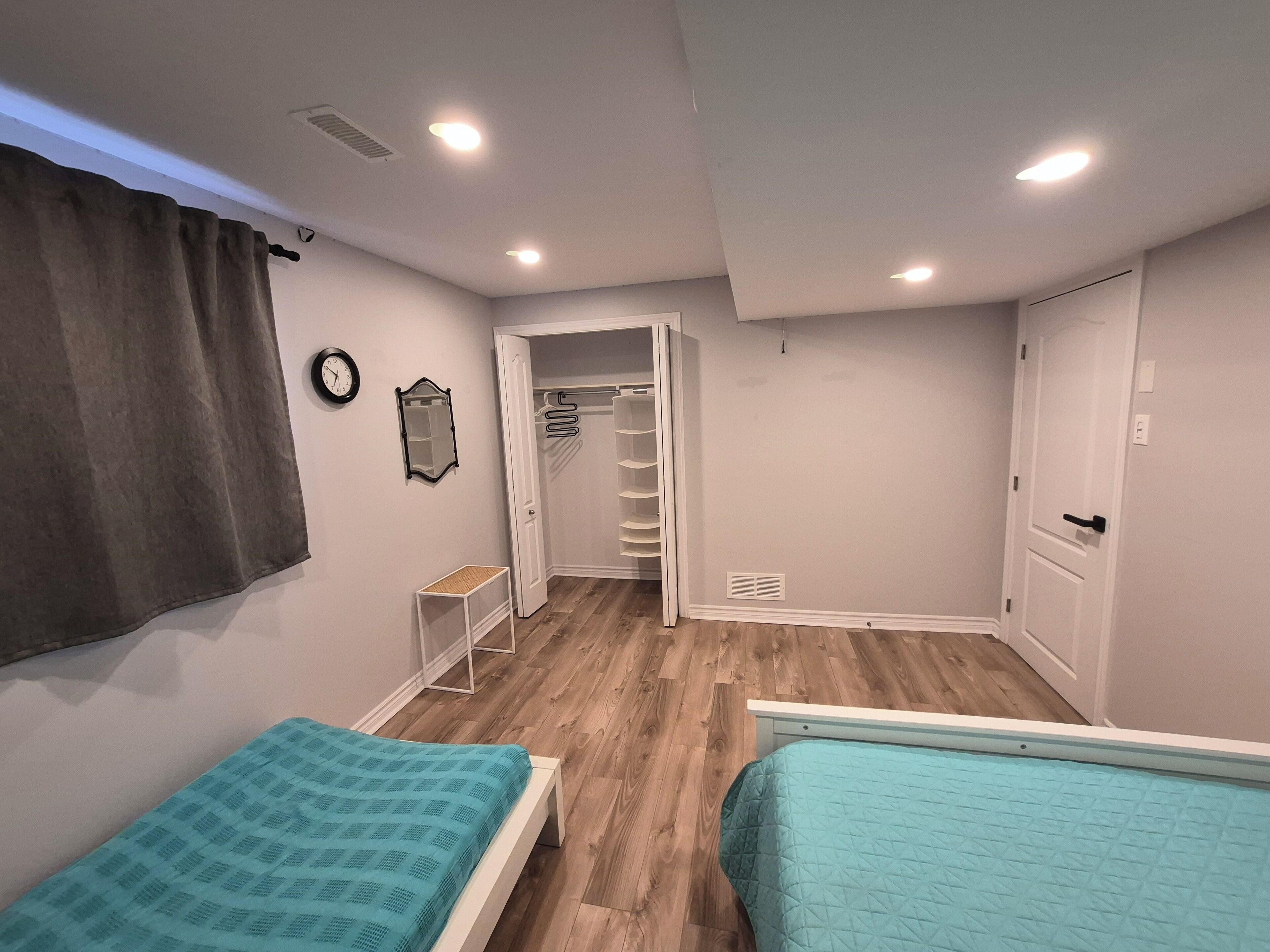 1 slaapkamer, een strijkplank/strijkijzer, wifi, beddengoed