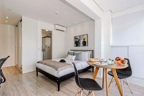 Studio Casal com Varanda | Décor unique, ameublement unique