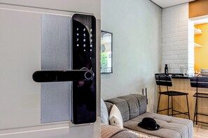 Apartamento 2 Dorms | Living room | Smart TV - Charlie Walk Butantã (São Paulo)