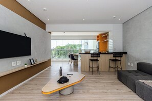 Apartamento 1 Dorm Casal | Living room | Smart TV - Charlie Walk Butantã (São Paulo)