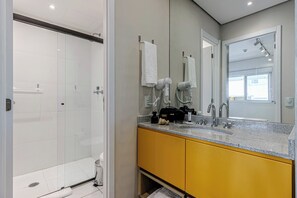 Apartamento 2 Dorms | Badezimmer | Dusche, kostenlose Toilettenartikel, Haartrockner, Bidet