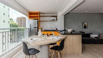 Apartamento 1 Dorm Casal | Eigene Küche | Mikrowelle, Herdplatte, Wasserkocher mit Kaffee-/Teezubehör
