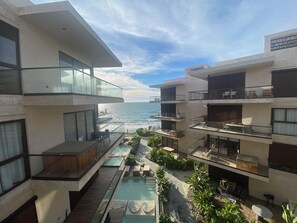 Property grounds - Beachfront apartment with private jacuzzi (Sin.)