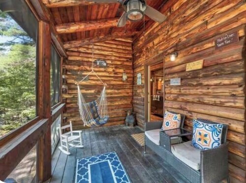Charming year round lake view cabin!