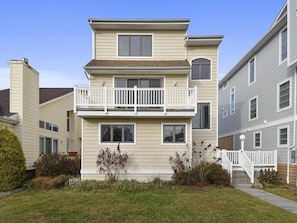 Exterior - 5 Bedroom Beach House w/ Pool, Gym & Tennis Access (Bethany Beach)
