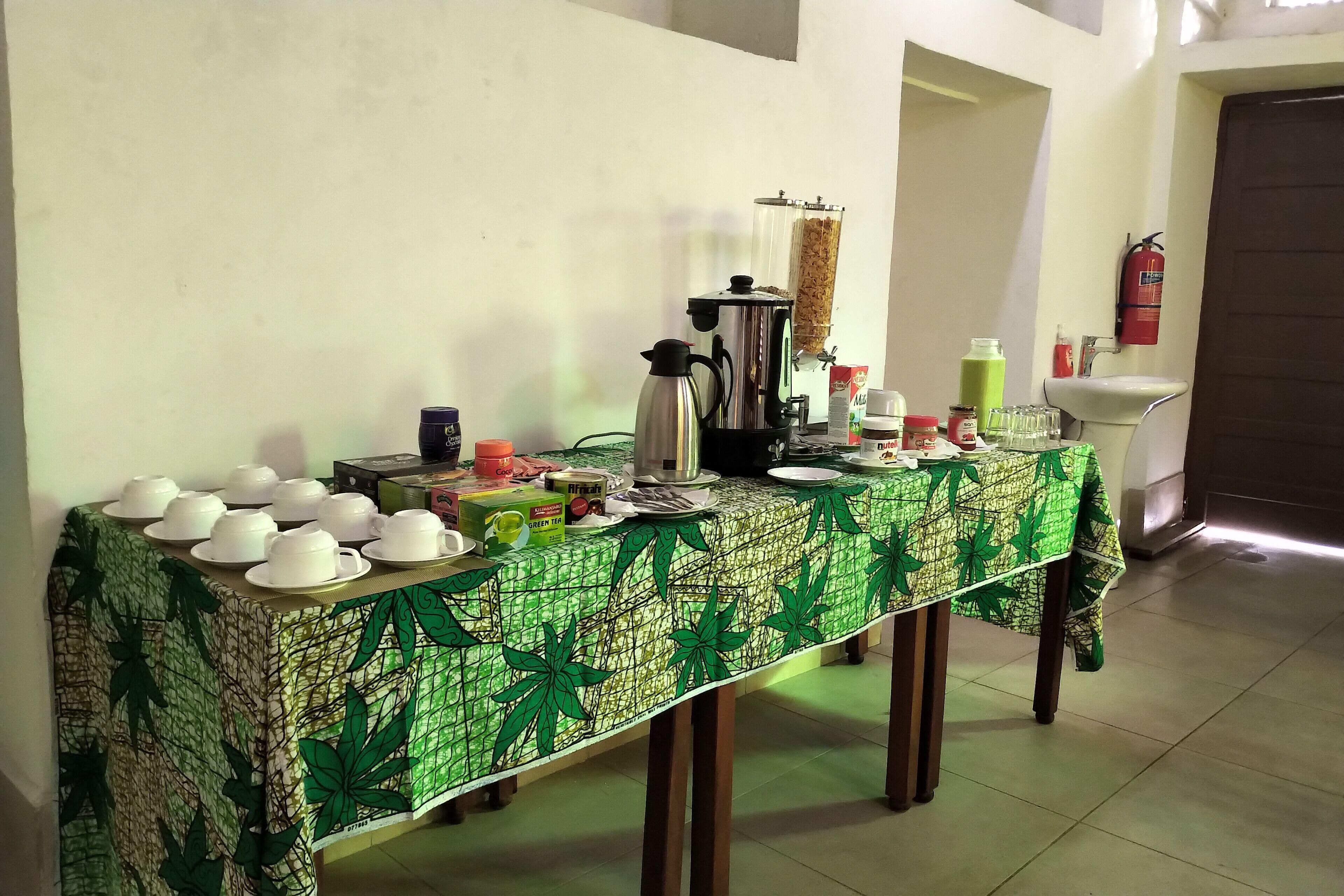 朝食 (ビュッフェ)、毎日提供 (無料)