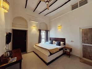 雙人房, 陽台, 海灣景觀 | 客房內保險箱、書桌、筆電工作空間、免費無線上網