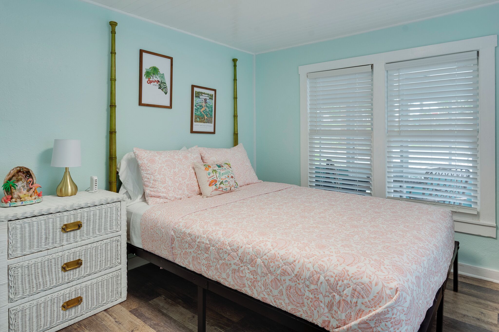 2 室のベッドルーム、アイロン / アイロン台、WiFi、ベッドシーツ