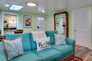 Interior - Peaceful 2-bedroom Bamboo Bungalow in Weeki Wachee (Spring Hill)