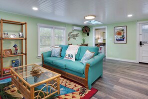 Smart TV, books - Peaceful 2-bedroom Bamboo Bungalow in Weeki Wachee (Spring Hill)