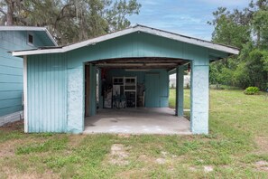 Exterior - Peaceful 2-bedroom Bamboo Bungalow in Weeki Wachee (Spring Hill)