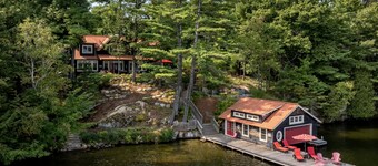 6 bed 4 bath cottage on Lake Rosseau with boathouse and sandy beach!