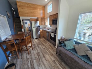 Interior - Mt Rainier Riverfront Tiny Home in Packwood - White Pass Basecamp - AC - EV Plug (Packwood)
