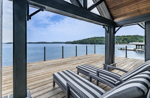 Traditional 6 bed 5 bath cottage on Lake Joseph with matching Boathouse