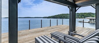 Traditional 6 bed 5 bath cottage on Lake Joseph with matching Boathouse