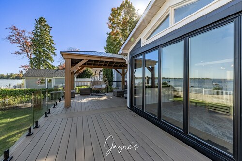Beautiful Lakeside Retreat on Lake Simcoe