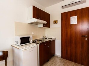 Kühlschrank, Kochgeschirr/Geschirr/Besteck