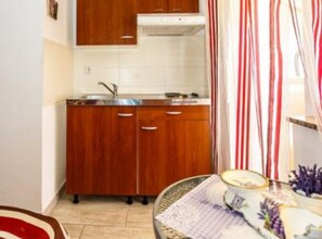 Fridge, cookware/dishes/utensils - Family Apartmani Sara Malinska - Studio Apartment AS4 53045 (Malinska)