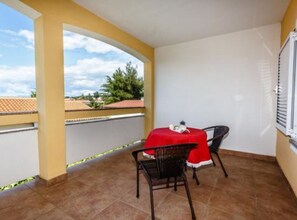 Outdoor dining - Family Apartmani Sara Malinska - Studio Apartment AS5 53046 (Malinska)