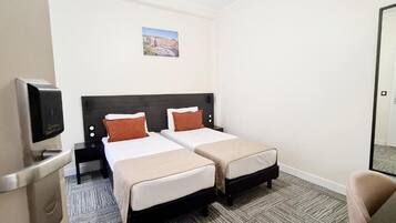 Comfort kamer, 1 twee- of 2 eenpersoonsbedden, uitzicht op de stad | Spa