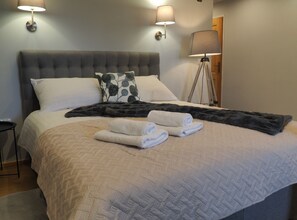 Internet, bed sheets - Apartments & Rooms Latin - Quadruple Room (Plaski)