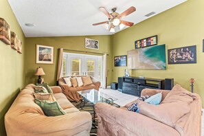 TV, offices - The Art House Home for 8 (Kissimmee)