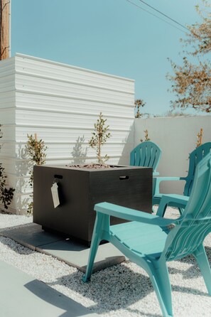 Property grounds - Tranquil Escape: Pool & Hot Tub near Palm Springs, Joshua Tree (Desert Hot Springs)