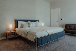 3 bedrooms, iron/ironing board, WiFi, bed sheets - Tranquil Escape: Pool & Hot Tub near Palm Springs, Joshua Tree (Desert Hot Springs)