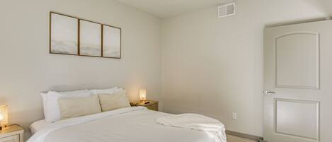 3 camere, una scrivania, accesso a Internet, lenzuola